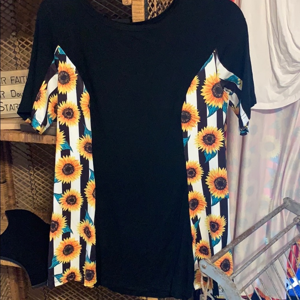 Soft black sunflower tee
